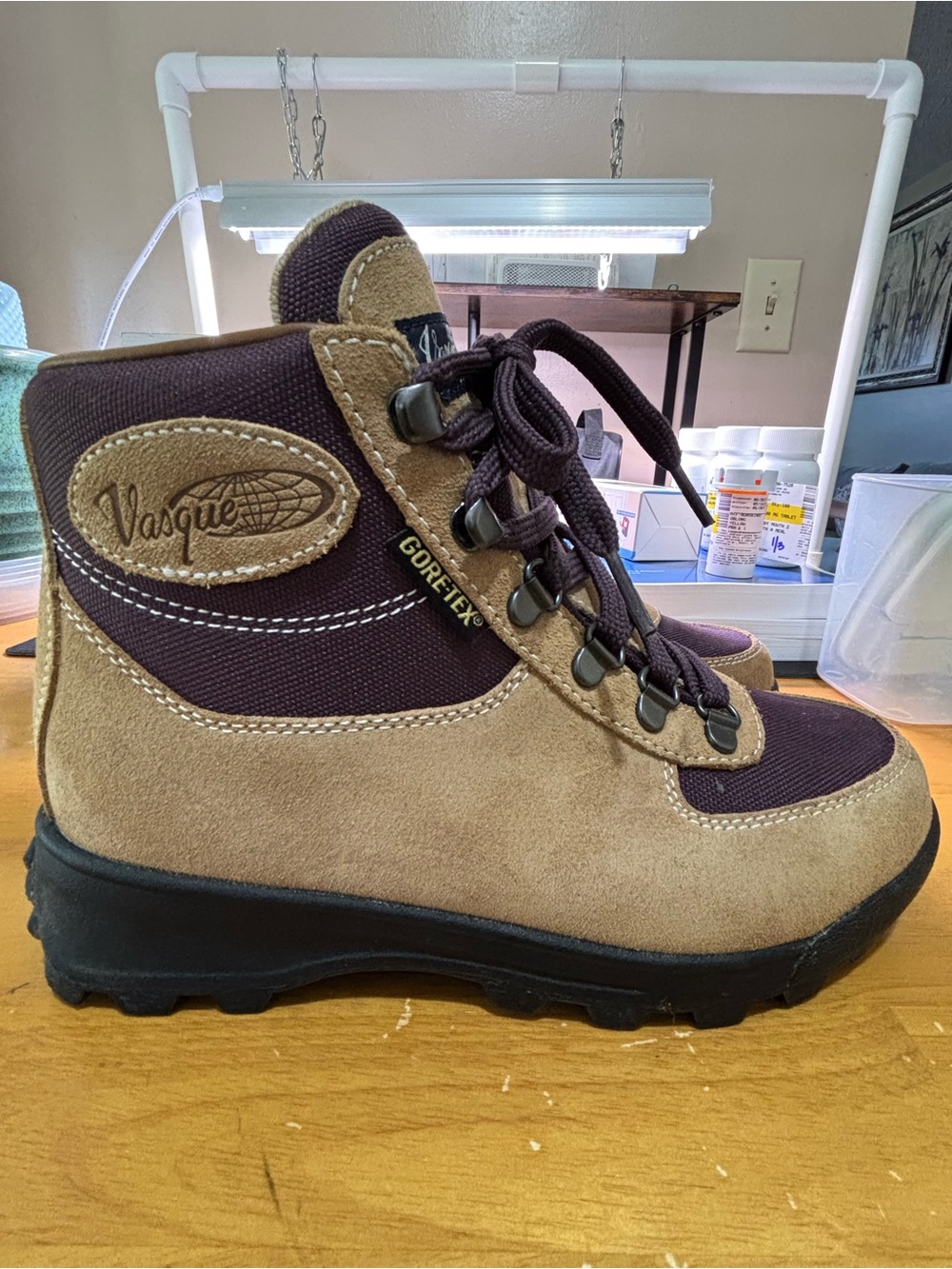 Vasque Skywalk WONMENS Waterproof Hiking Boot - Burgundy and Tan.